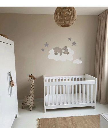 Teddybeer op wolk behangsticker beige babykamer.