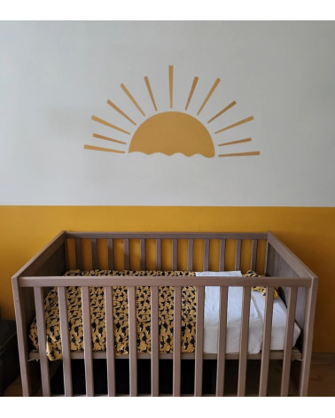 Okergele boho zon behangsticker babykamer.