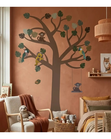 Behangsticker jungle boom in een terracotta kinderkamer.