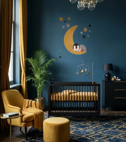 Behangsticker slapende pinguin op de maan okergeel in een luxe blauwe kinderkamer