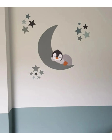 Behangsticker babykamer pinguïn op de maan oud groen en grijs.