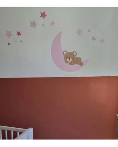 Muurdecoratie babykamer slapende teddybeer op een roze maan.
