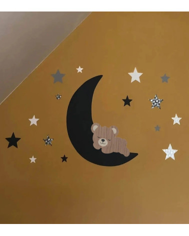 Behangsticker babykamer met een slapende teddybeer op een grijze maan.