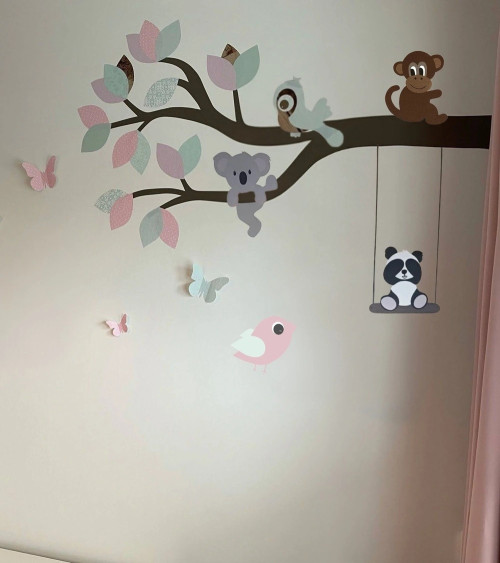 Behangsticker meisjeskamer tak met dieren roze en mintgroen.