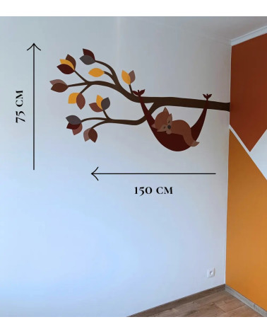 Afmetingen muurdecoratie tak met slapend vosje in een hangmat.