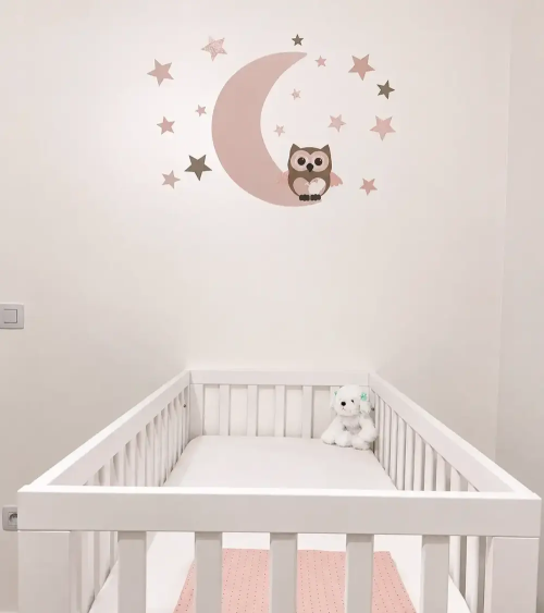 Behang muursticker meisjesbabykamer uil op de maan oud roze.