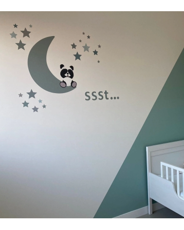 Behangsticker babykamer pandabeer op maan oudgroen.