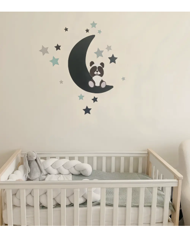 Behangsticker jongens babykamer pandabeer op maan met sterren.
