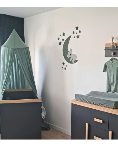 Behangsticker babykamer slapende koalabeer op de maan met sterren donkergroen