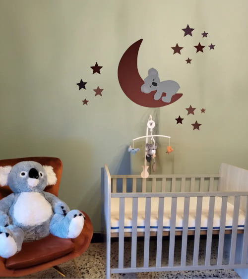 Slapende koalabeer op maan oud roze behang muursticker babykamer.
