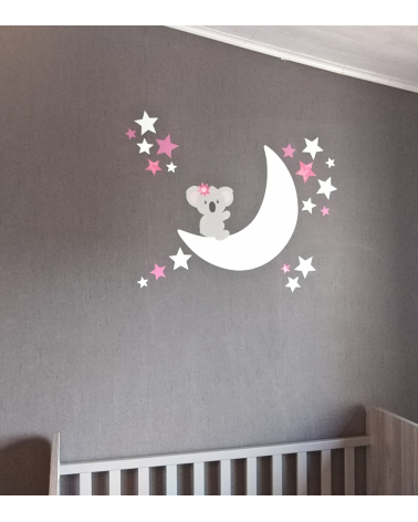 Behangsticker meisjes babykamer zittend koalabeertje op de maan in wit en roze.