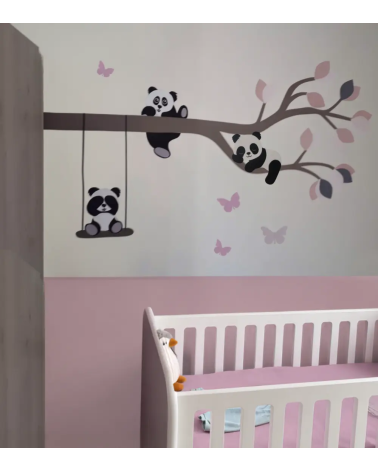Meisjeskamer behangsticker panda beren op een tak in oudroze.