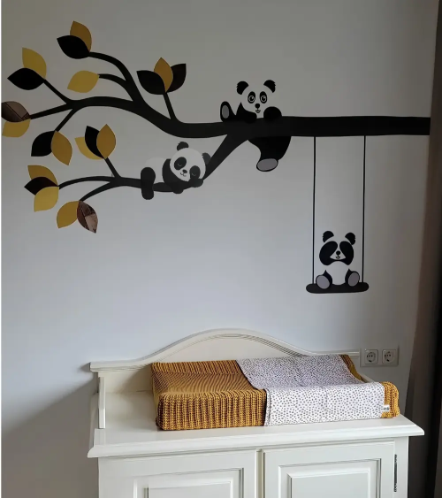 Behangsticker babykamer panda tak okergeel.