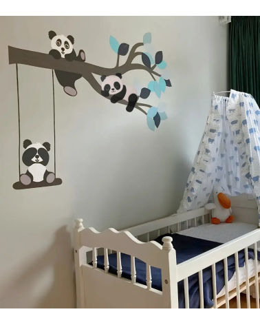 Jongenskamer muurdecoratie van pandaberen op een tak in licht- en donkerblauw.