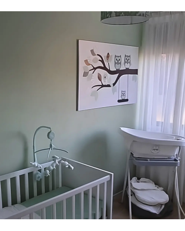 Babykamer muurdecoratie sierlijke uilentak in mintgroen op een canvasdoek.