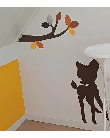 Behang muursticker hertje okergele babykamer.