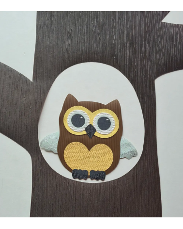 Behangsticker babykamer uil groot okergeel en mintgroen met bruin.
