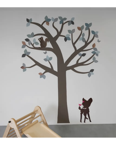 Behangsticker kinderdagverblijf grote boom oud groen met hertje.