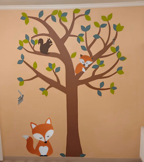Behangsticker boom kinderkamer met vosjes.