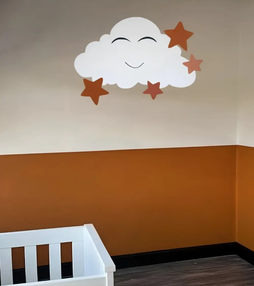 Behangsticker kinderkamer wolk met sterren in de kleuren terracotta en roestbruin.