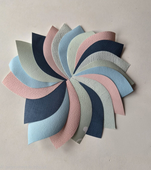 Bladermix Kidzbrand behangstickers roze, blauw en groen.