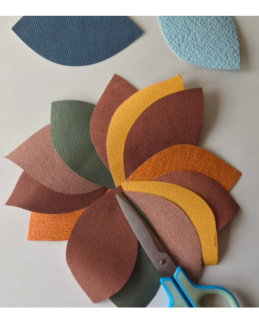 Bladermix Kidzbrand behangstickers oker, roest,oranje, groen en blauw.