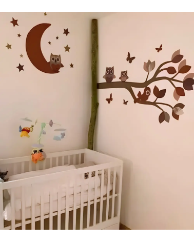 Complete set babykamer behangstickers met een uilentak en maan in roest bruin en terracotta.