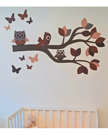 Babykamer behangsticker tak.met uiltjes roestbruin en terracotta.
