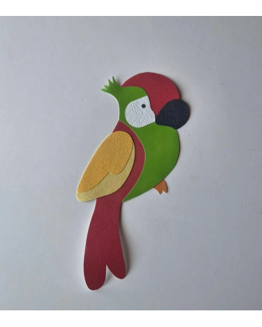 Behangsticker kinderkamer papegaai rood, okergeel en groen.