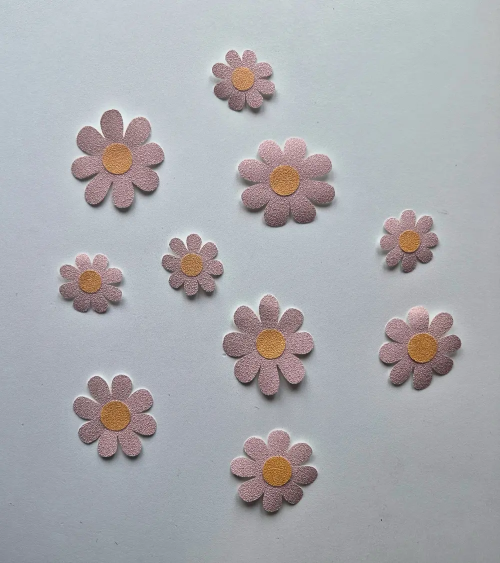Set bloemen fijn in oudroze als muurdecoratie voor de meisjeskamer.
