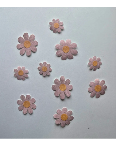 Set bloemen fijn in oudroze als muurdecoratie voor de meisjeskamer.