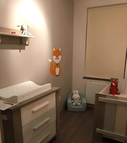 Vos behangsticker babykamer.