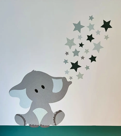 Behangsticker olifant mintgroen met sterren in mint- en donkergroen in donkergroene babykamer.