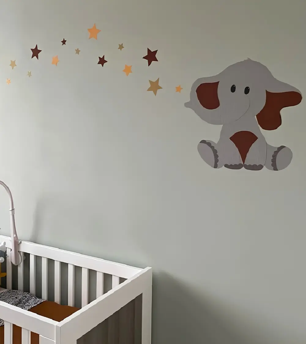 Muurdecoratie kinderkamer baby olifant met sterren in terracotta en oker.