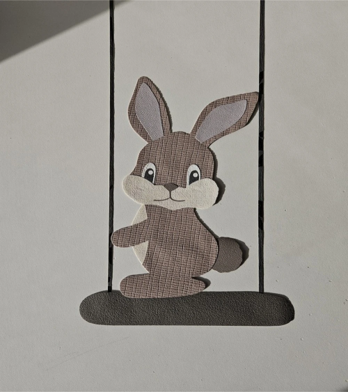 Babykamer behangsticker konijntje op schommel.