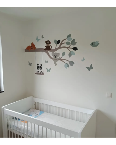 Babykamer behangsticker tak met vrolijke dieren oud groen.