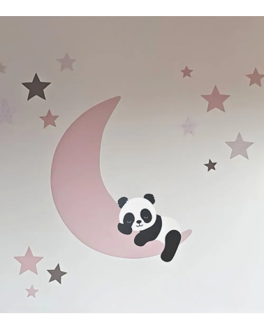 Behangsticker meisjeskamer slapende pandabeer op oudroze maan en sterren.