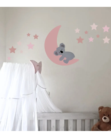 Behangsticker meisjeskamer met een slapende koalabeer op een oudroze maan met sterren.
