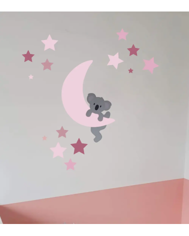Meisjeskamer behang muurdecoratie van een koalabeertje dat op een roze maan probeert te klimmen.