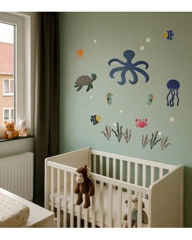 Oceaan behangstickers in groene babykamer.