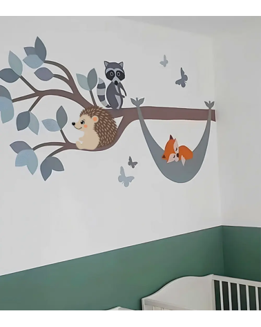 Groene bosdieren tak muurdecoratie met egel behangsticker.