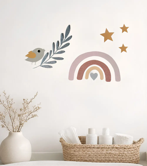 Set behangstickers babykamer met een boho regenboog, vogels, sterren en een takje.