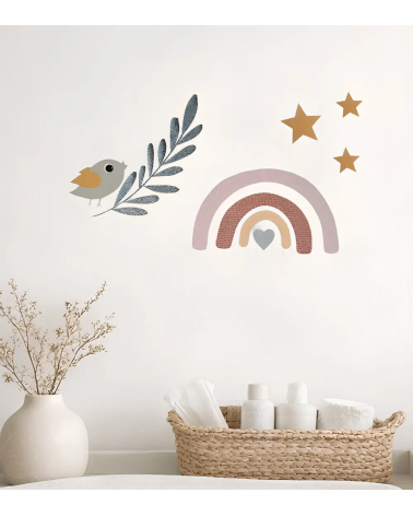 Set behangstickers babykamer met een boho regenboog, vogels, sterren en een takje.