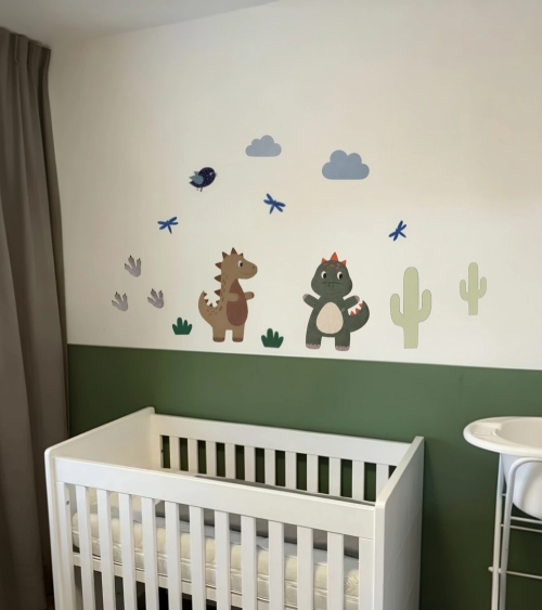 Speelse dino set behangstickers groene babykamer.