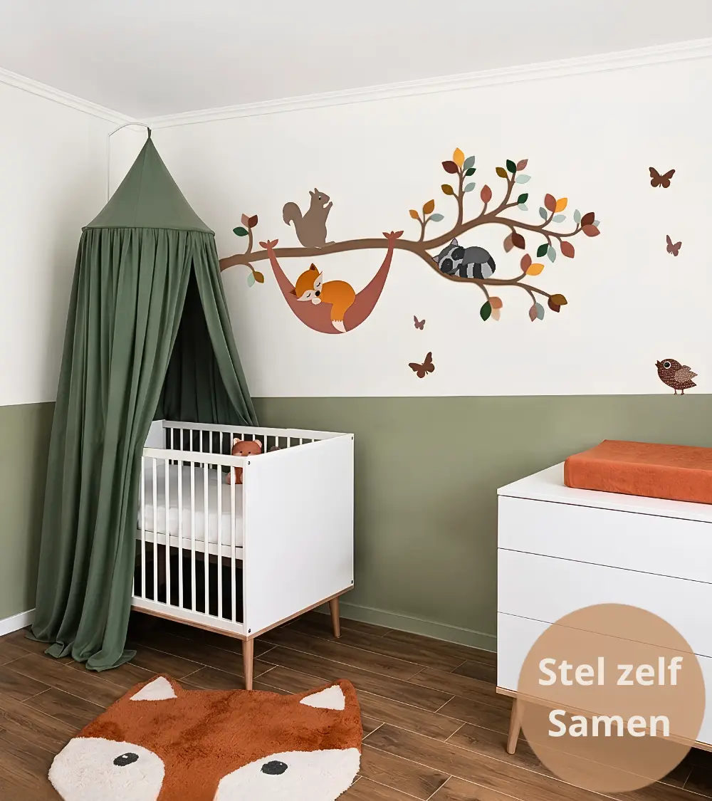 Babykamer behangsticker sierlijke tak XL in oker, groen en terracotta met bosdieren.