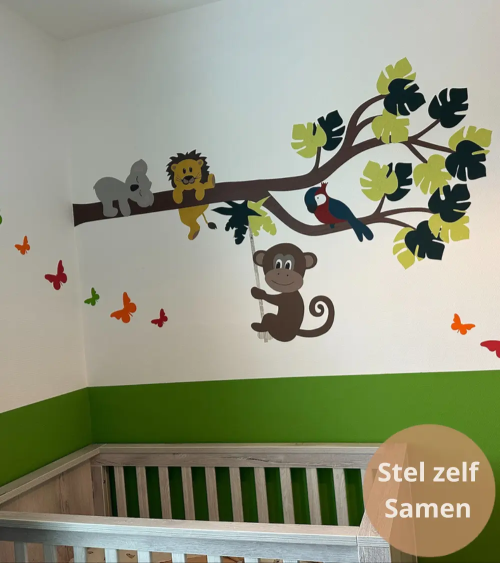 Jungle tak behangsticker zelf samenstellen in groene babykamer.