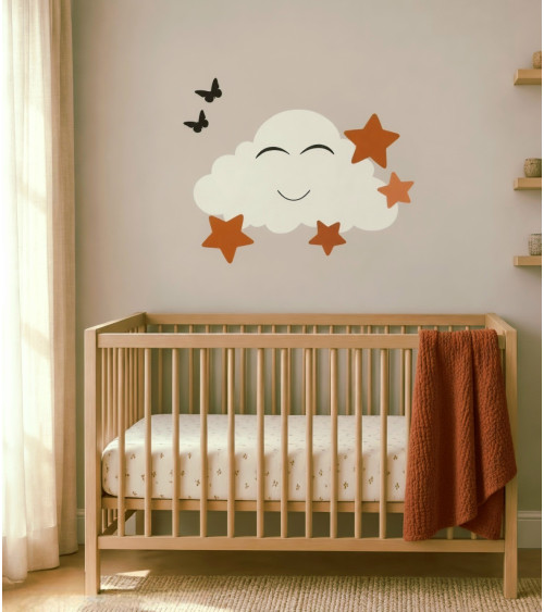 Wolk behangsticker babykamer met parelmoer glans en terracotta sterren.