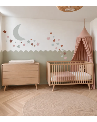 Olijfgroen met poederroze meisjes babykamer met een boho maan en sterren behangsticker en een set hartjes.