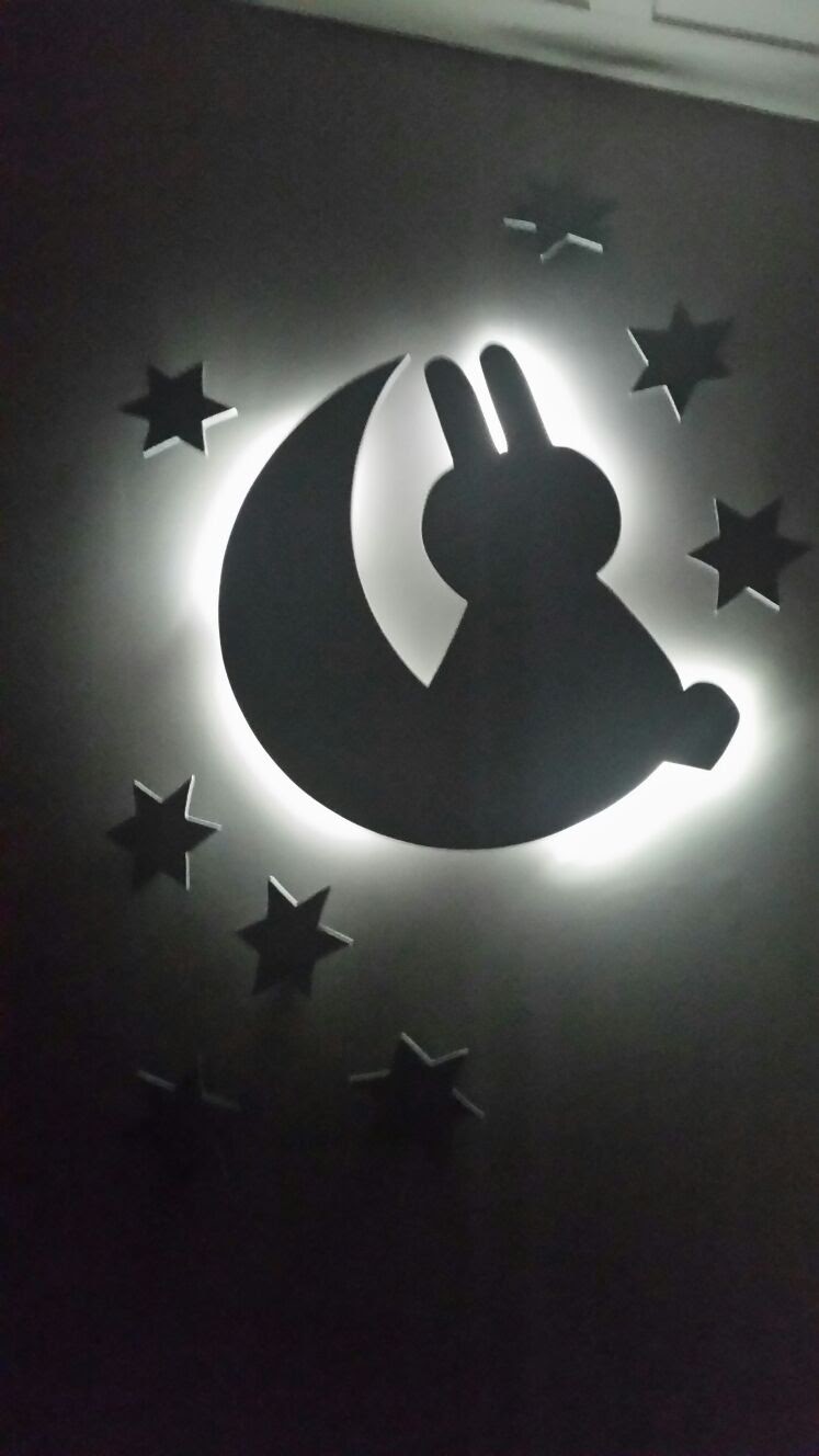 Lamp babykamer Nijntje sfeerverlichting in het donker.